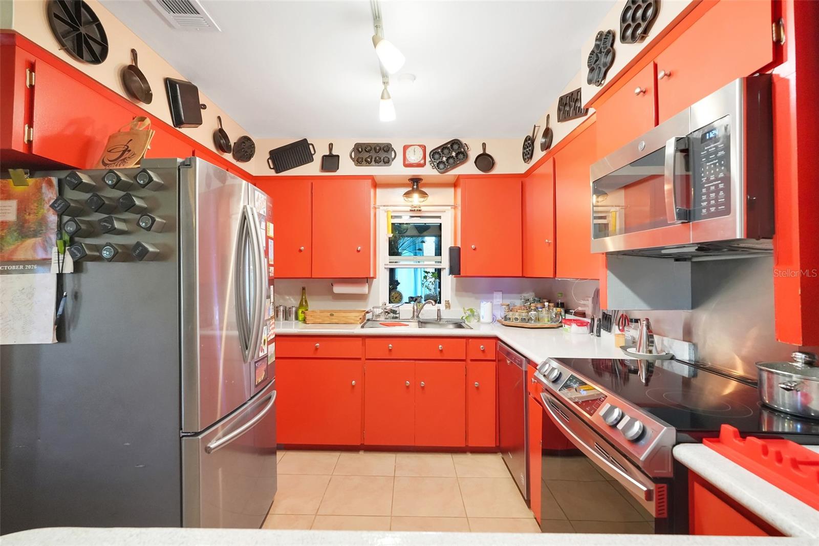 6 S LAKE PLEASANT ROAD, Apopka, FL 32703