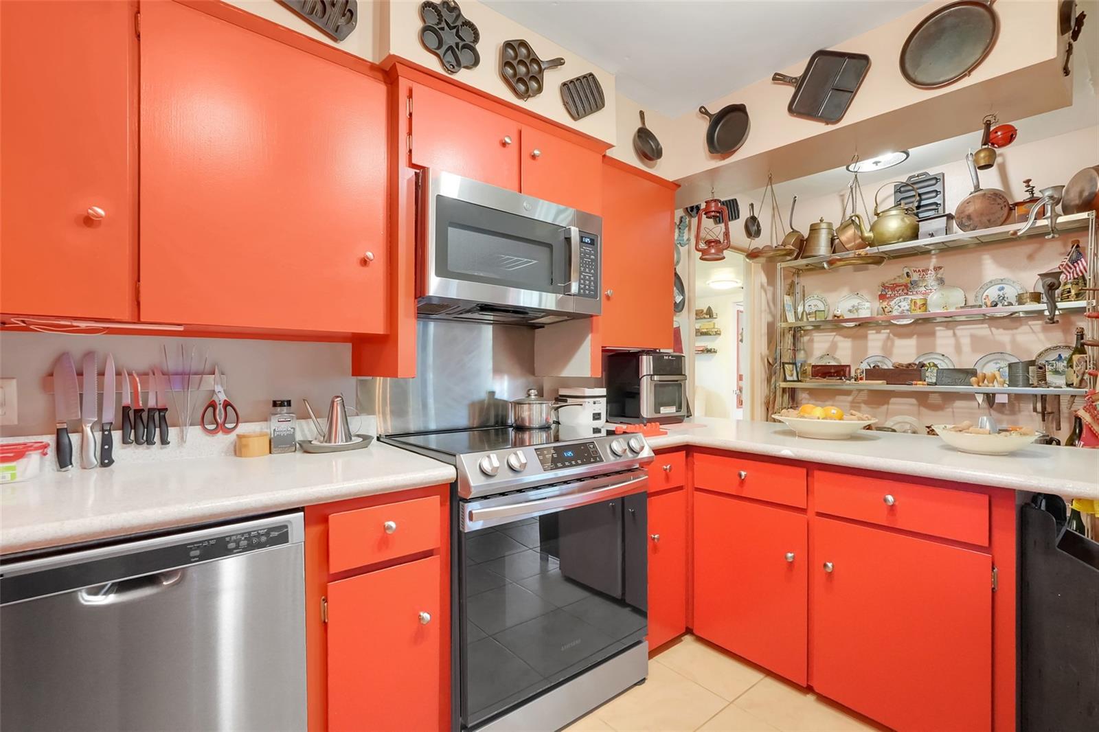 6 S LAKE PLEASANT ROAD, Apopka, FL 32703