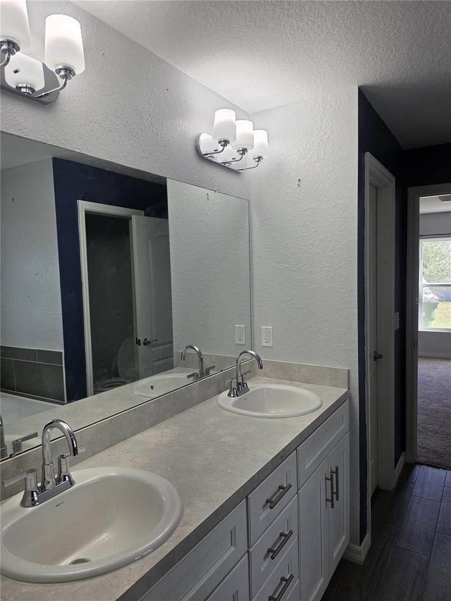 MASTER BATHROOM MASTER BATHROOM
