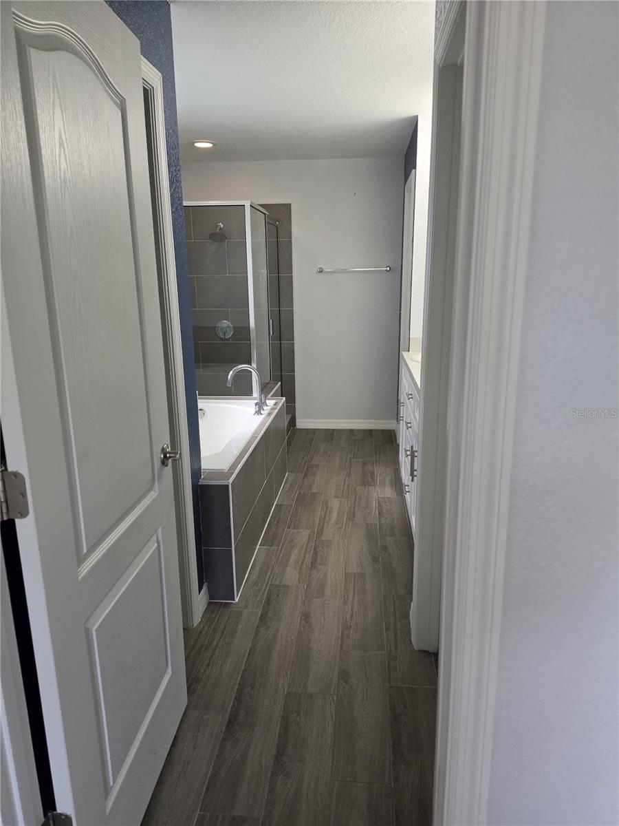 MASTER BATHROOM MASTER BATHROOM