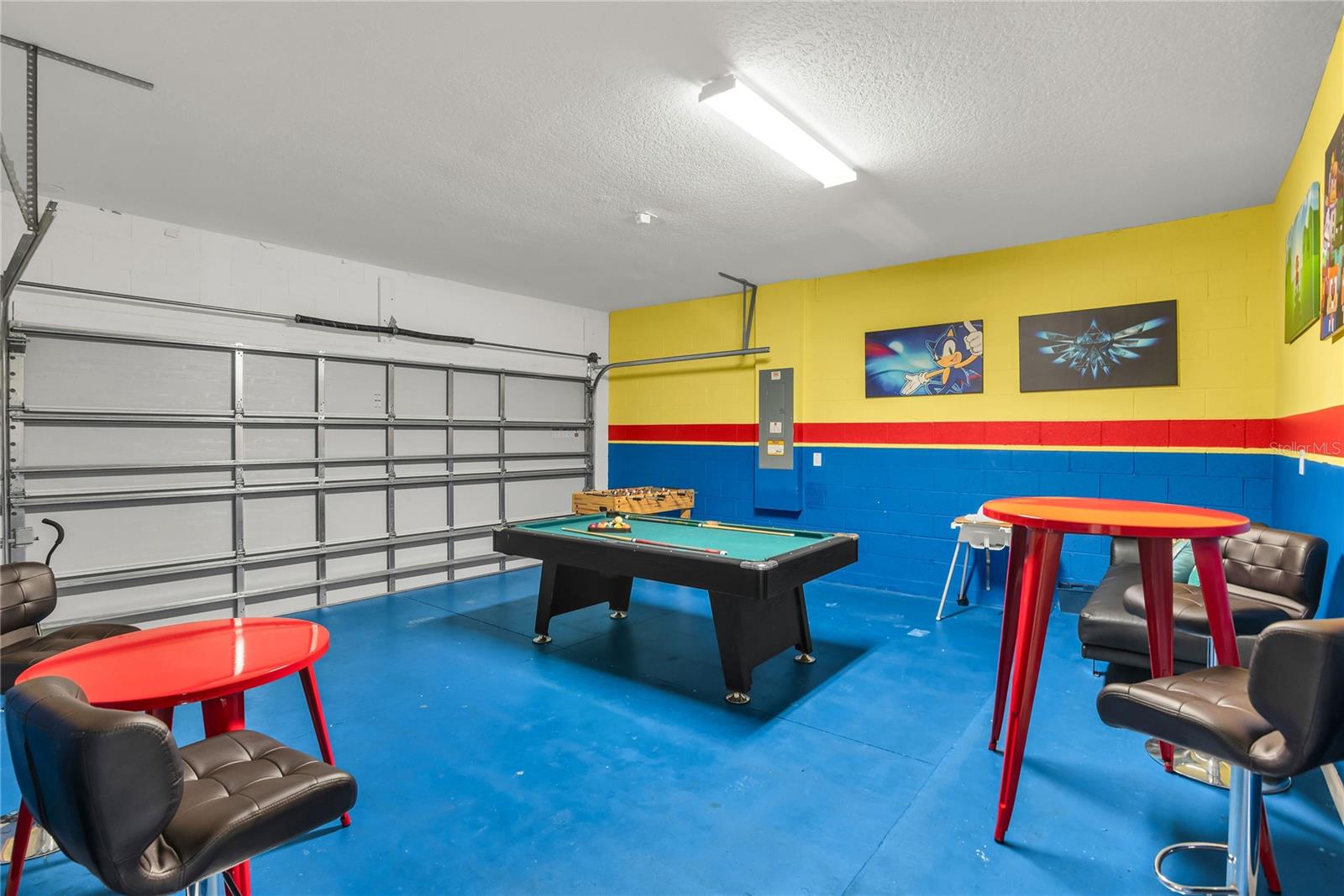 Games room / Garage Games room / Garage