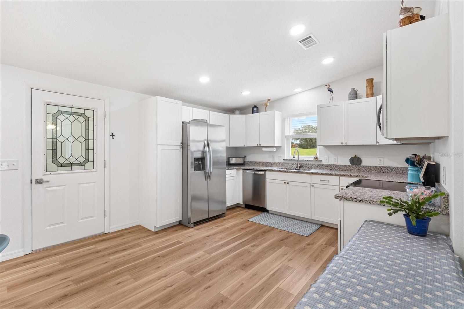 All new Kitchen-Stainless & Quartz All new Kitchen-Stainless & Quartz