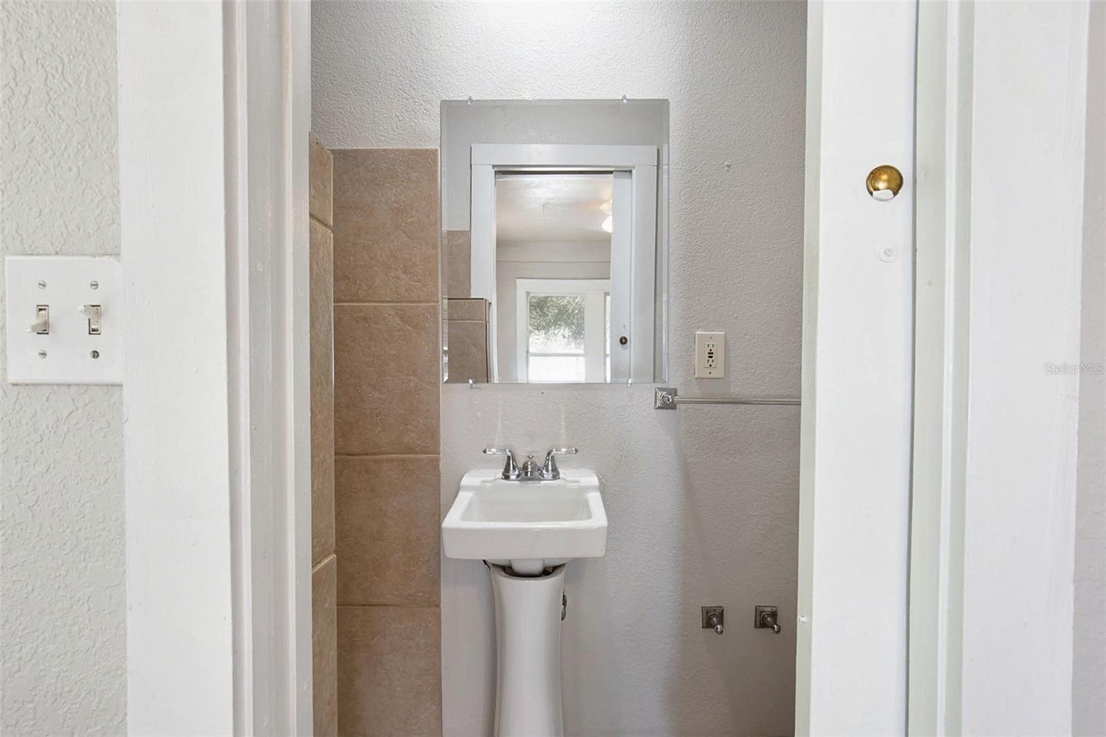 508 E HUGH STREET, Tampa, FL 33603