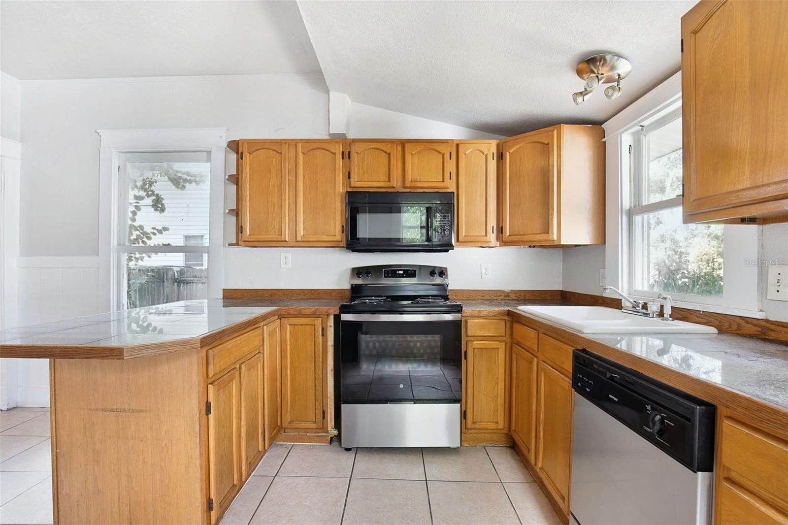 508 E HUGH STREET, Tampa, FL 33603