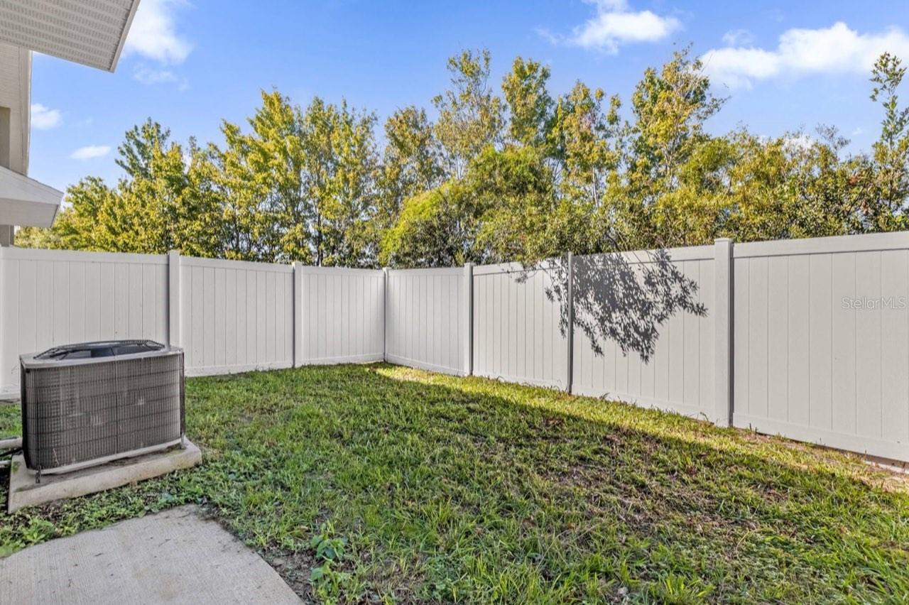 452 LAKE SHORE PARKWAY, Davenport, FL 33896