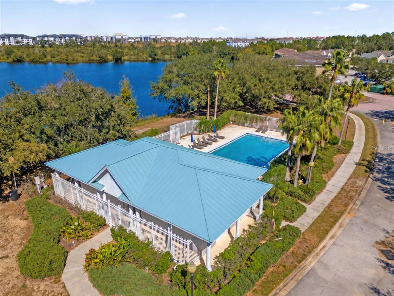 452 LAKE SHORE PARKWAY, Davenport, FL 33896