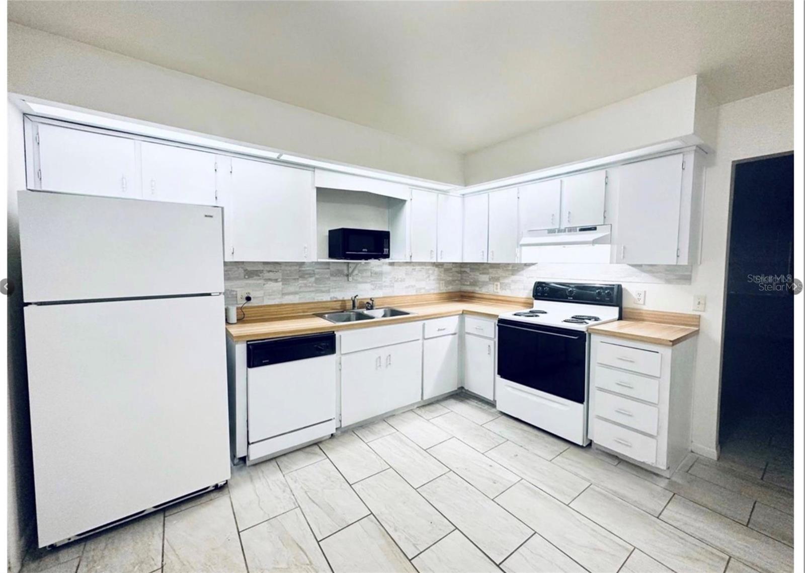 101 LAKE HUNTER DRIVE, #15 & 16, Lakeland, FL 33803 101 LAKE HUNTER DRIVE, #15 & 16, Lakeland, FL 33803
