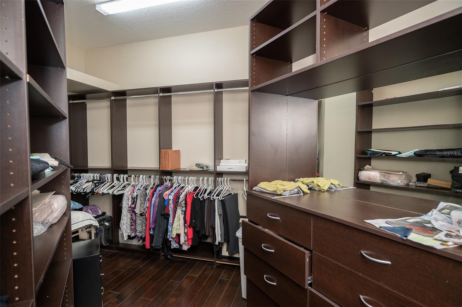 Walking Closet