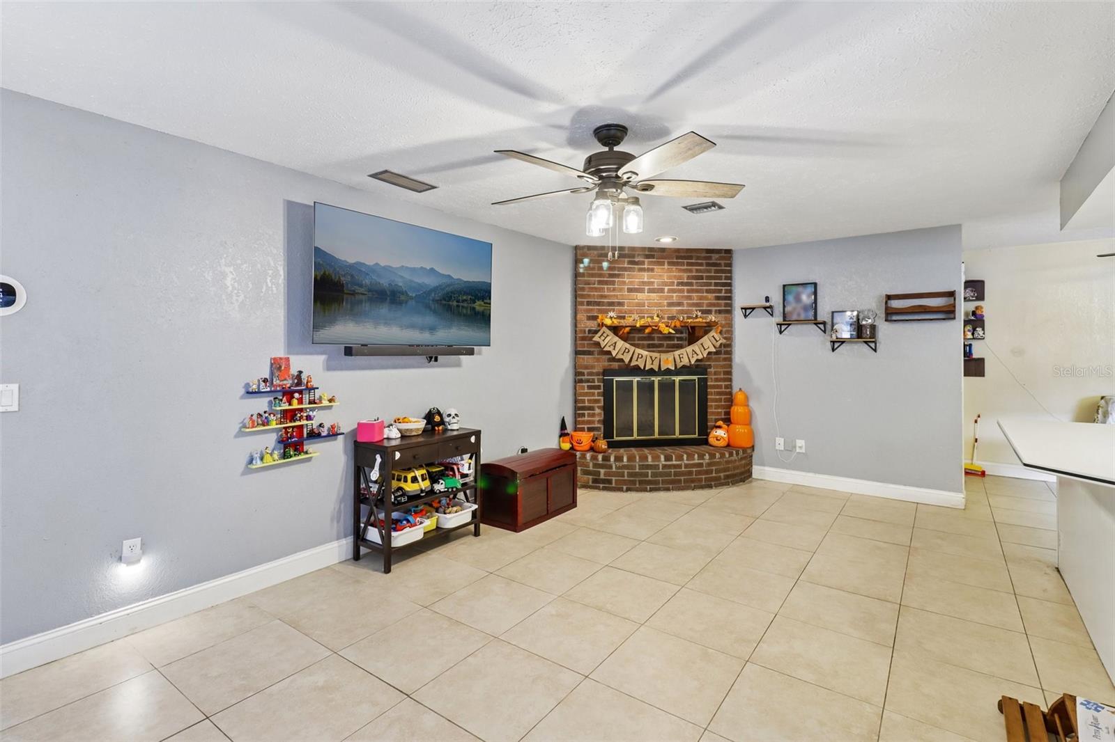 Family room is open to the kitchen. Family room is open to the kitchen.