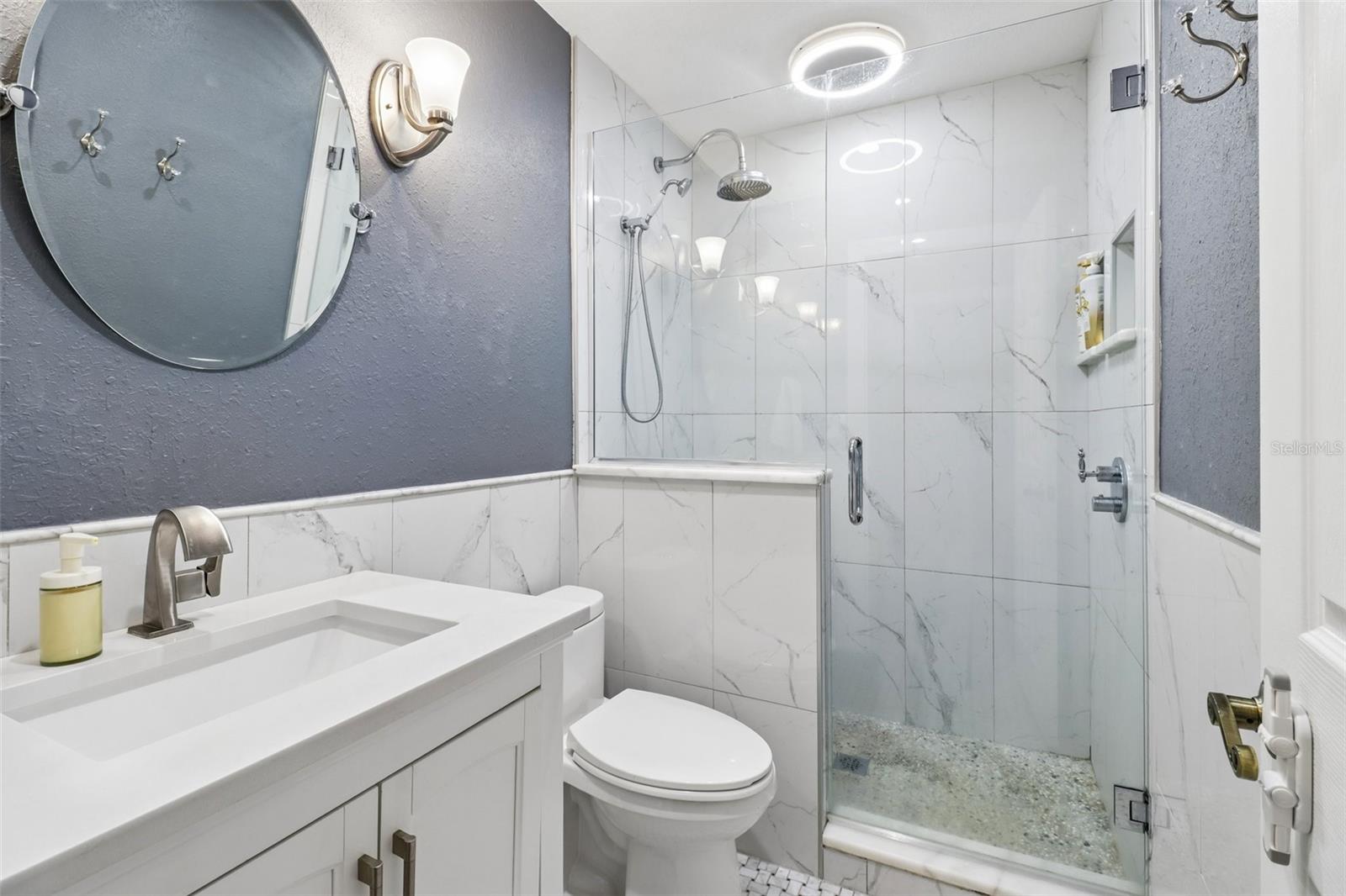 Updated full guest bath.