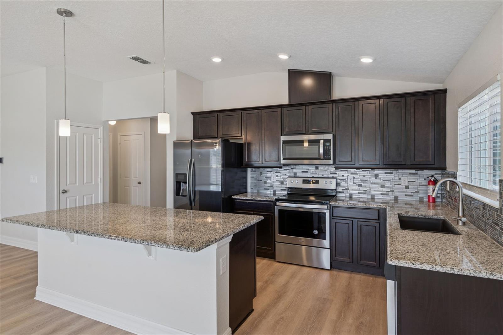 2256 GLADIOLUS LANE, Mascotte, FL 34753