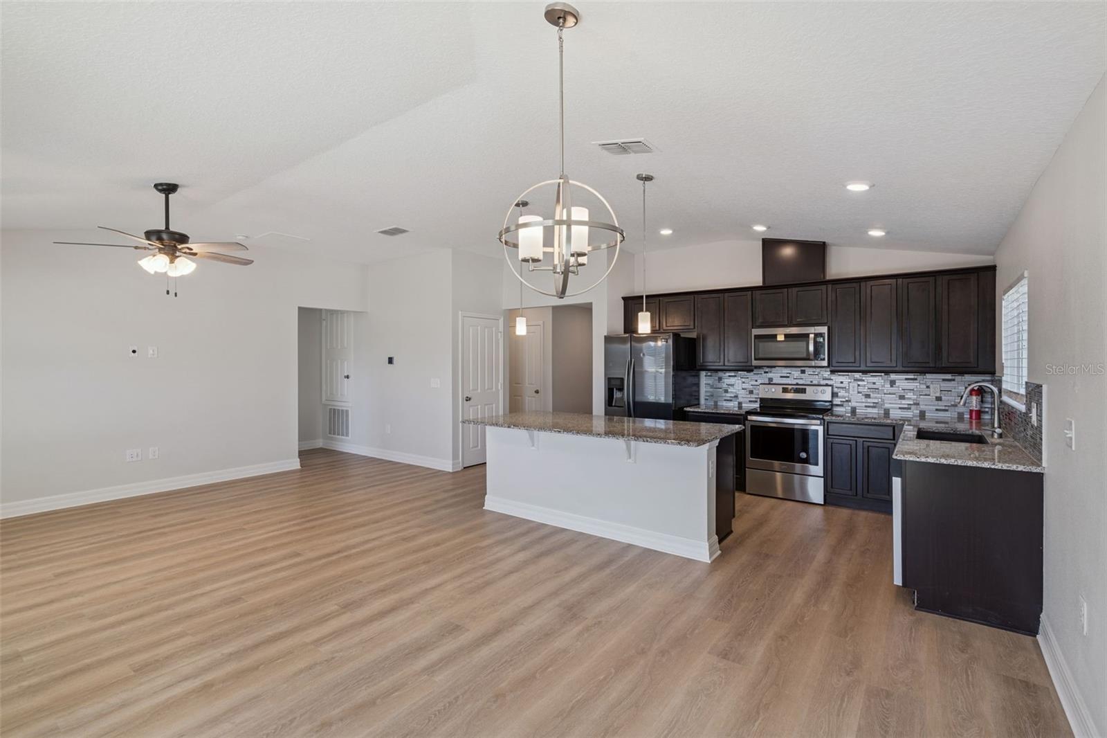 2256 GLADIOLUS LANE, Mascotte, FL 34753