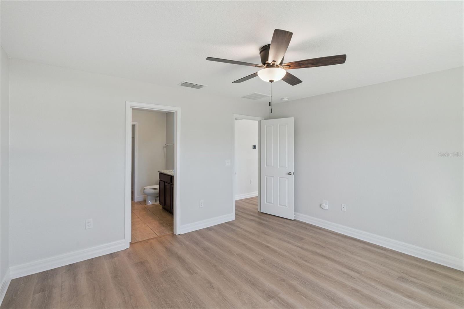 2256 GLADIOLUS LANE, Mascotte, FL 34753