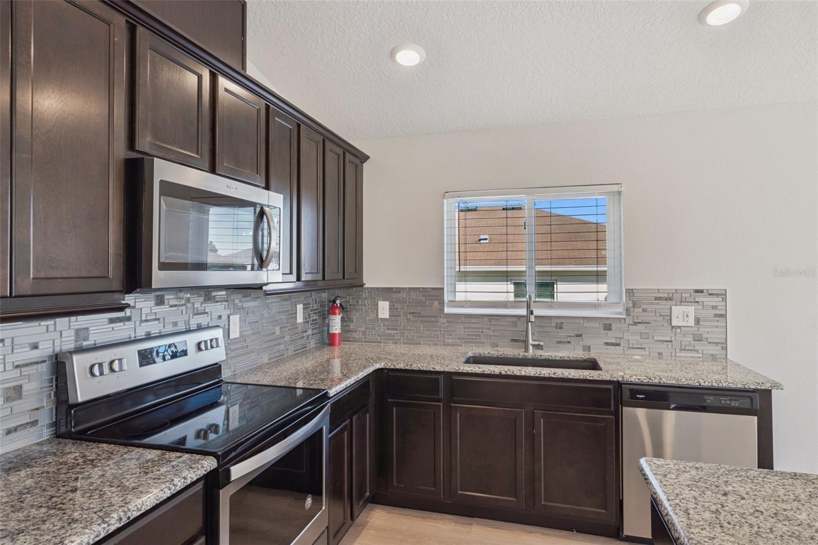 2256 GLADIOLUS LANE, Mascotte, FL 34753