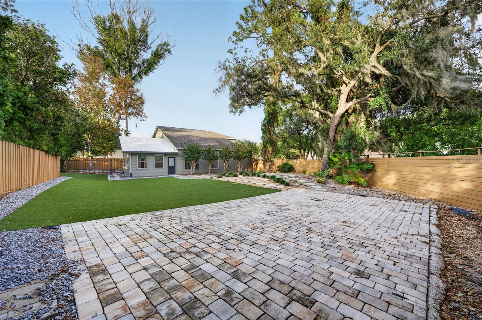 3828 GUILDFORD COURT, Orlando, FL 32817