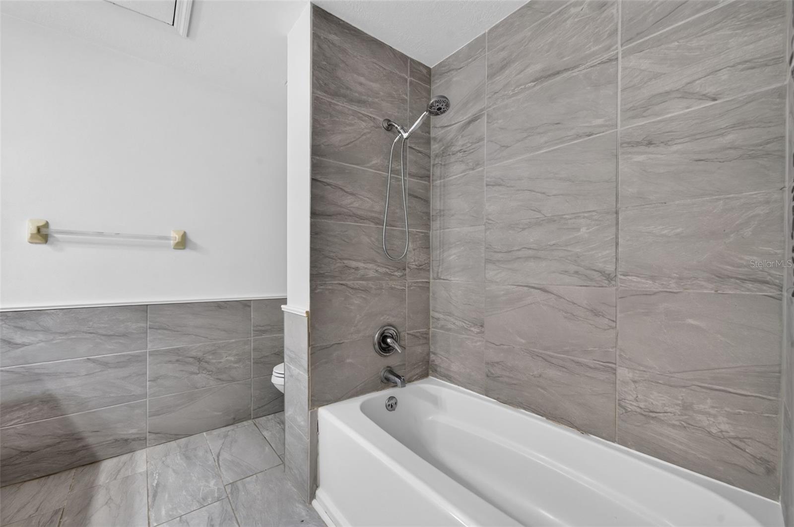 3828 GUILDFORD COURT, Orlando, FL 32817