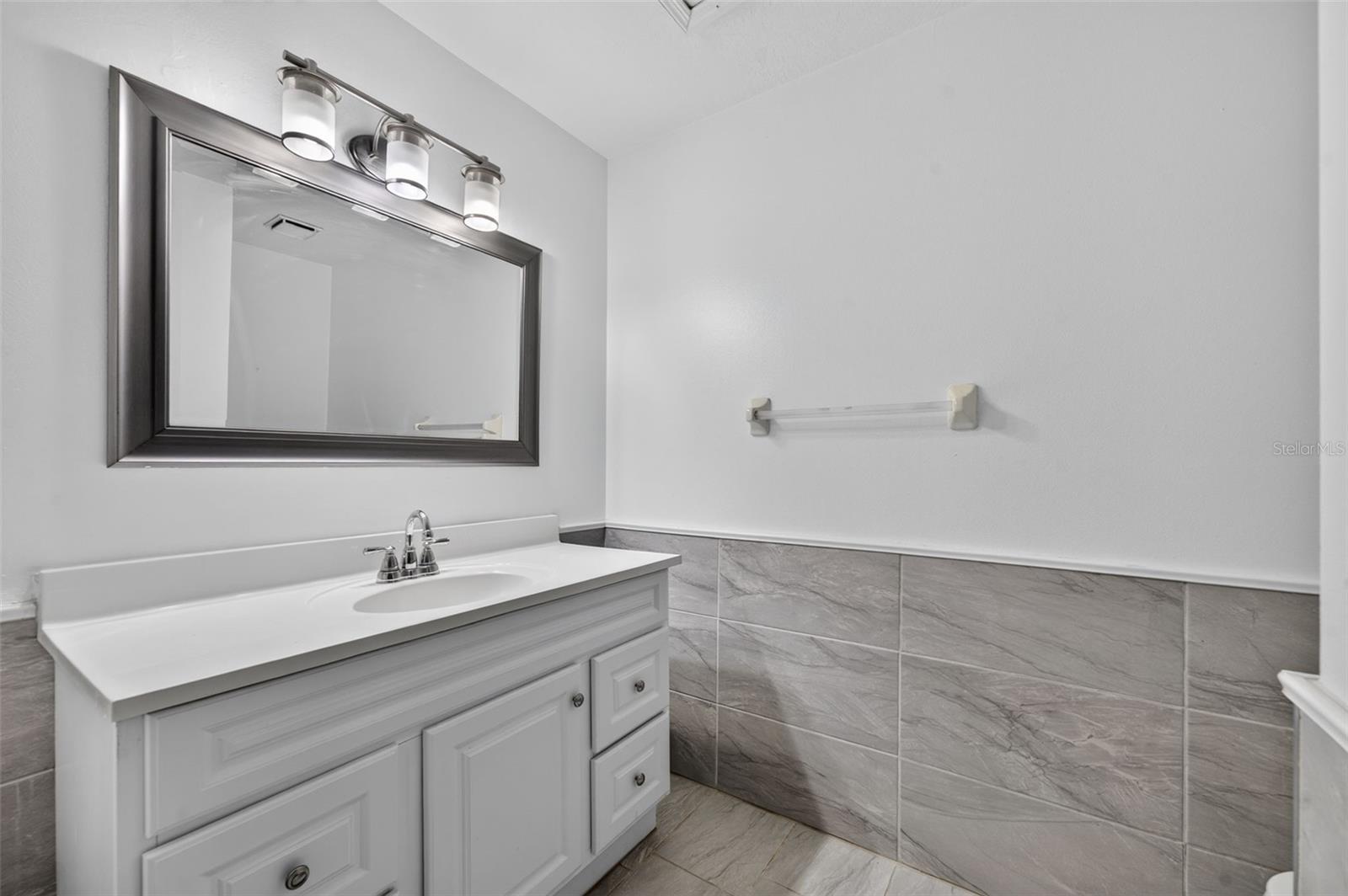 3828 GUILDFORD COURT, Orlando, FL 32817