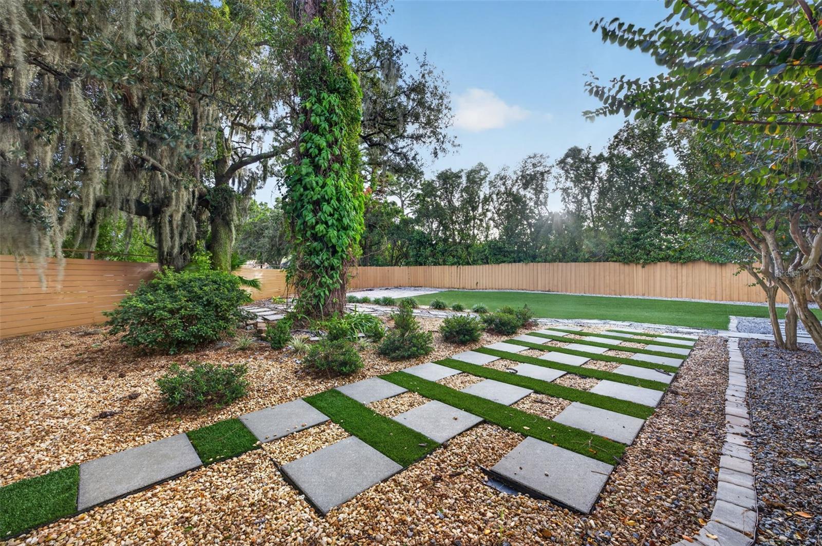 3828 GUILDFORD COURT, Orlando, FL 32817