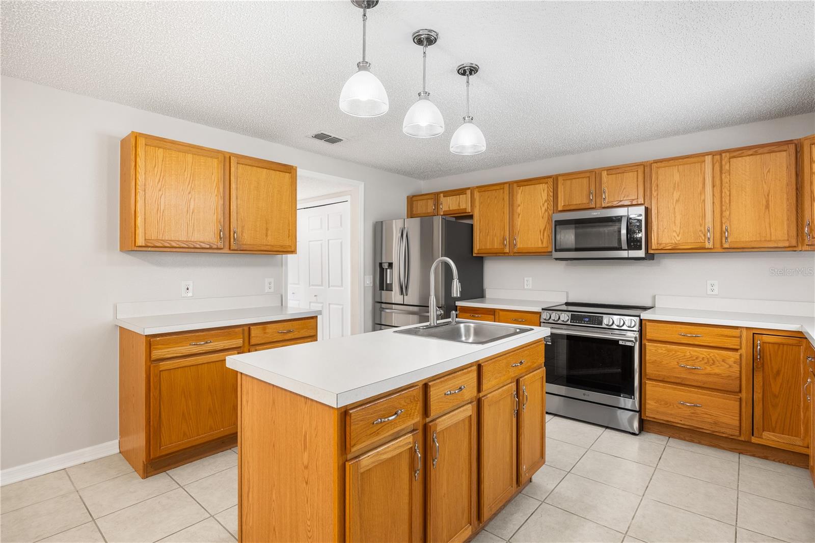 2085 OLDHAM AVENUE, Deltona, FL 32725