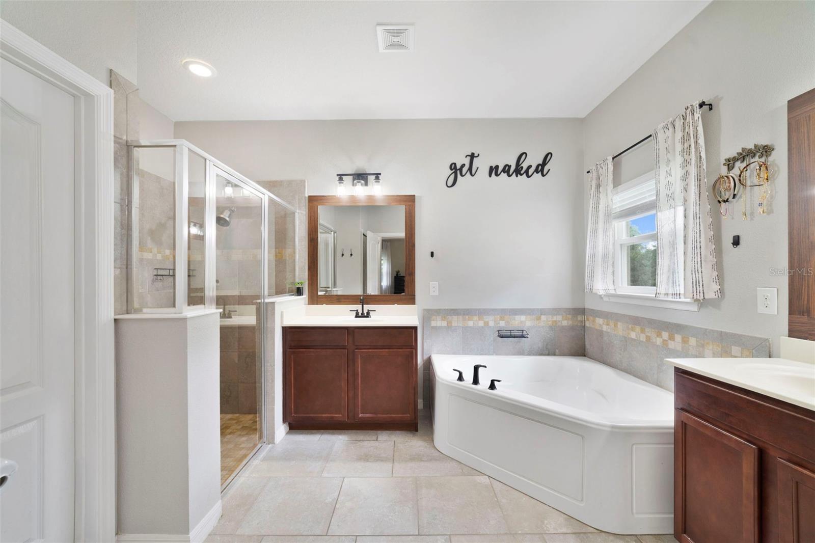 Primary en-suite bath.