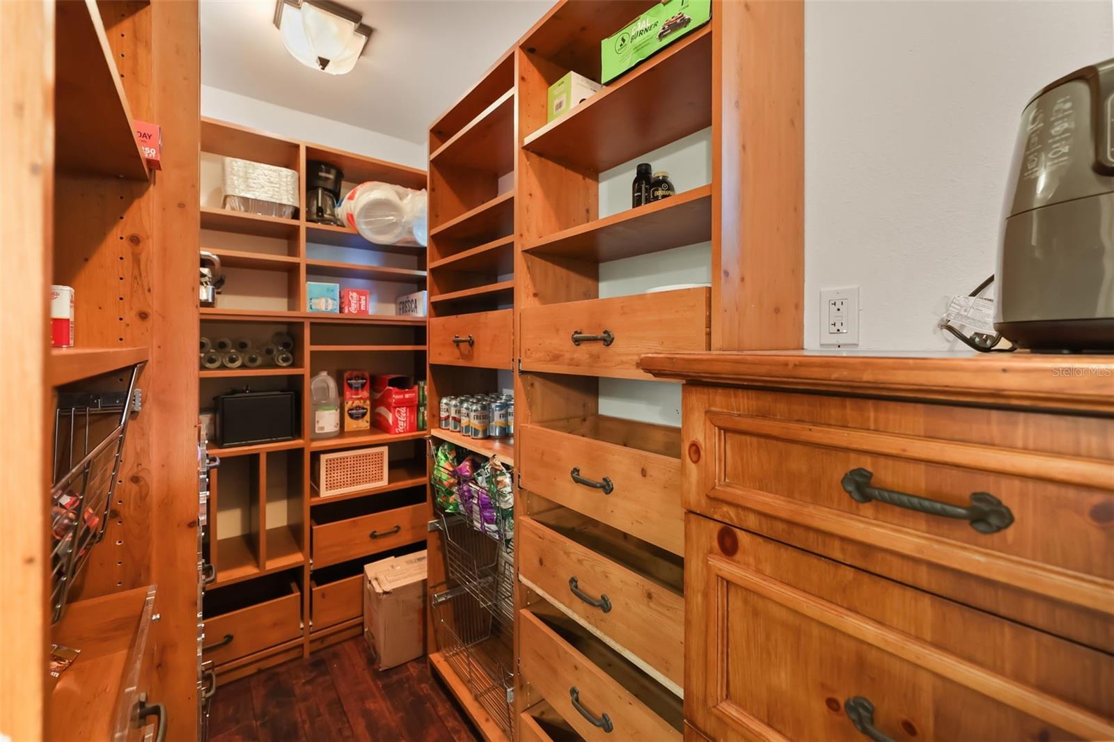 Kitchen pantry