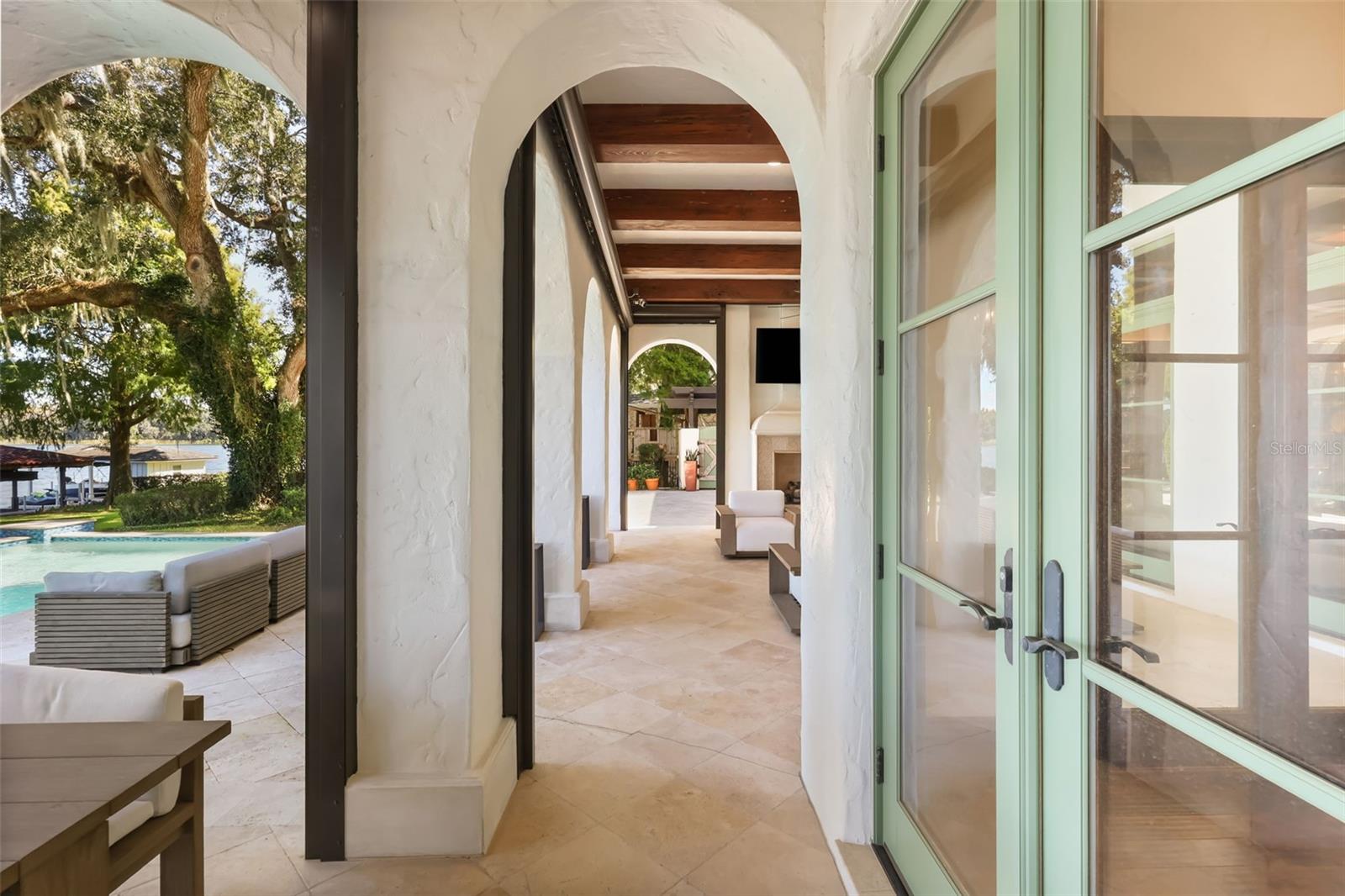 Covered lanai with retractable screens