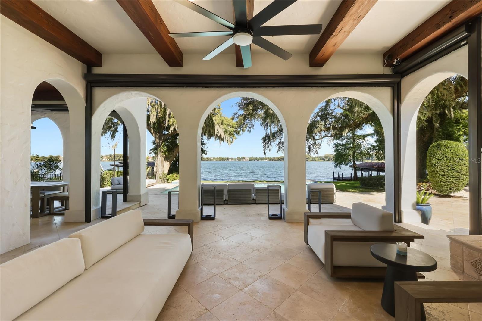 Covered lanai with retractable screens