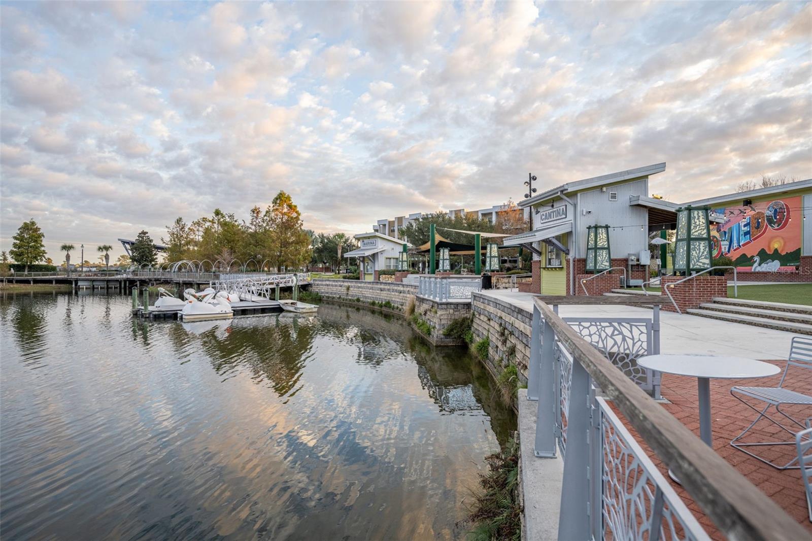 Nearby Oviedo on the park Lake where you can rent pontoon  boats
