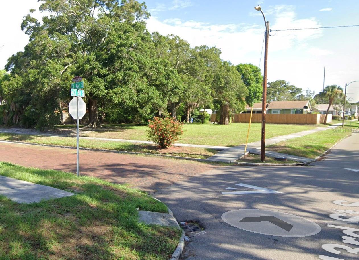 4301 3RD AVENUE S, St Petersburg, FL 33711 4301 3RD AVENUE S, St Petersburg, FL 33711