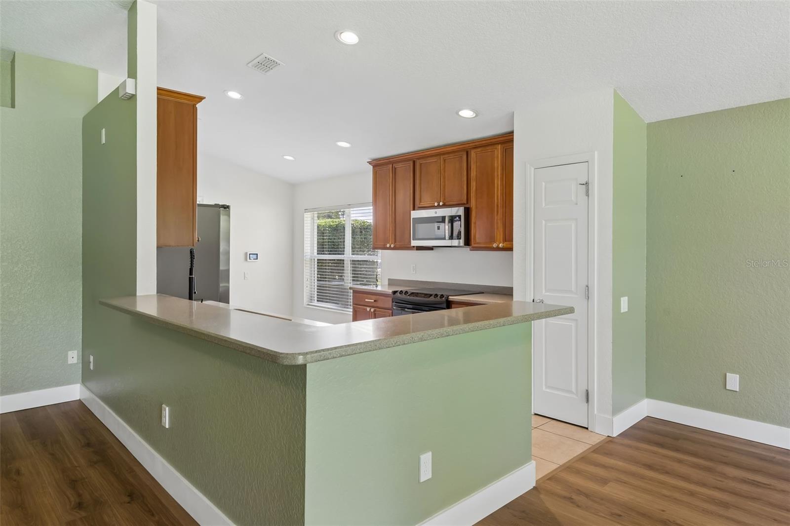 Kitchen with breakfast bar