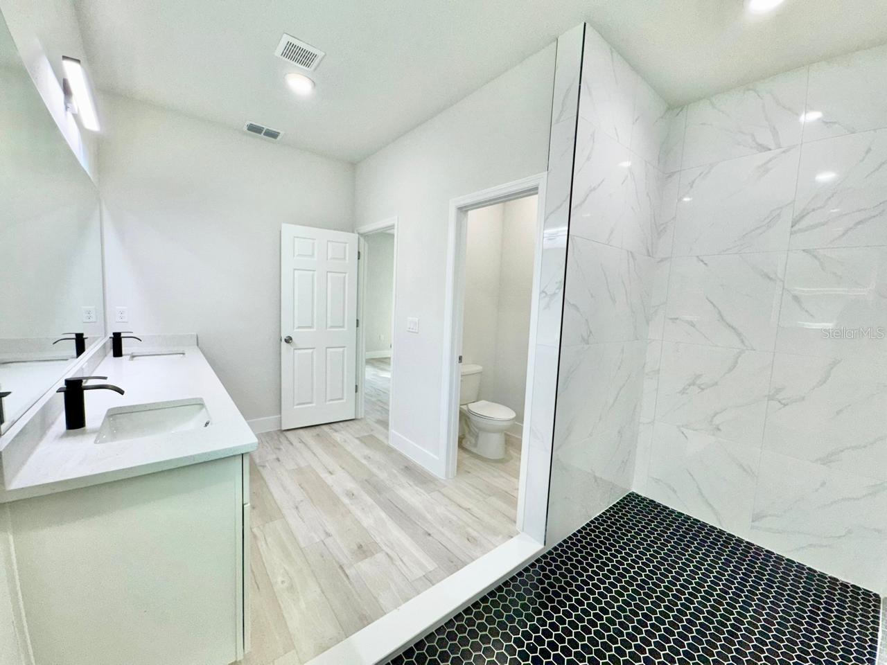 MODEL HOME