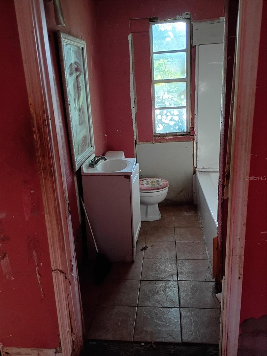 1043 W JEFFERSON STREET, Orlando, FL 32805 1043 W JEFFERSON STREET, Orlando, FL 32805