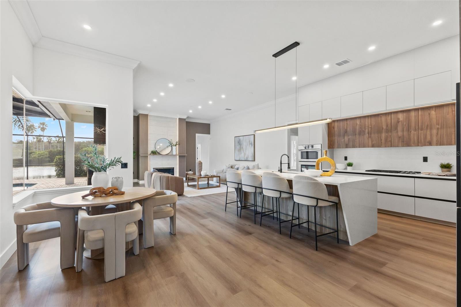 Breakfast nook / kitchen
