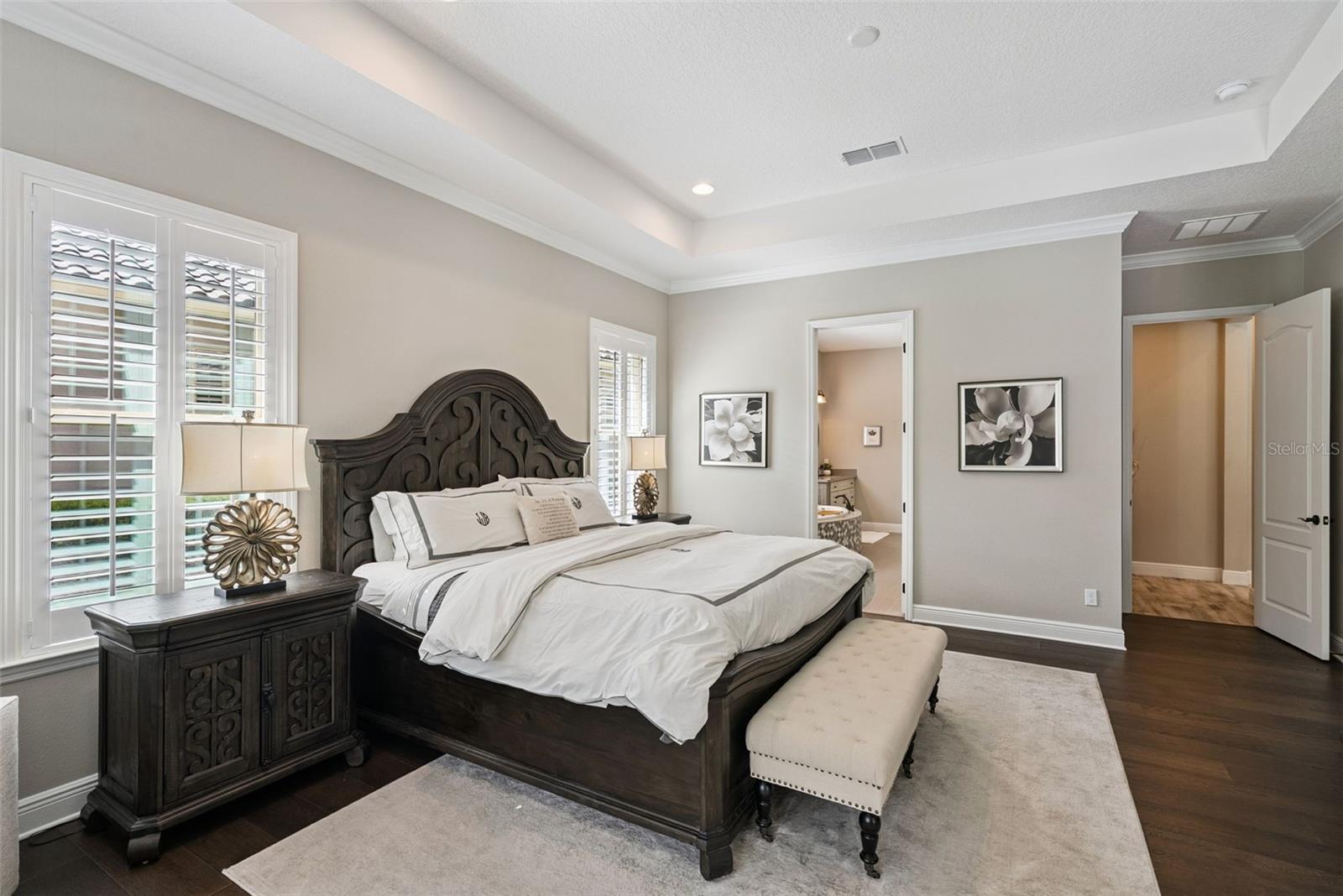 Owners suite retreat w/ sitting room and