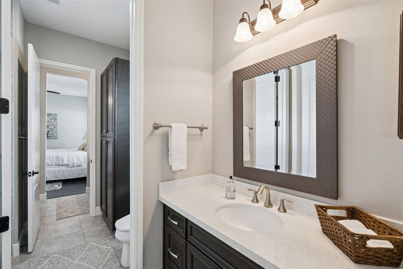Bedroom 4 vanity