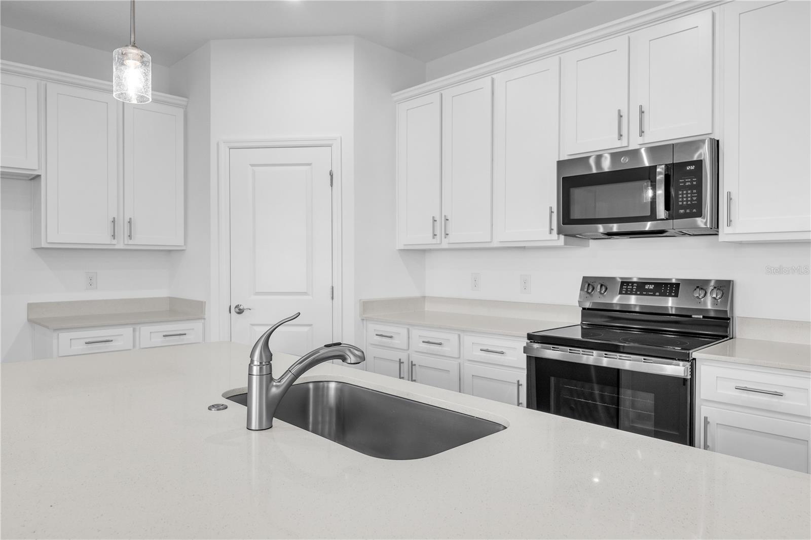 3945 PENTAS ROAD, Tavares, FL 32778