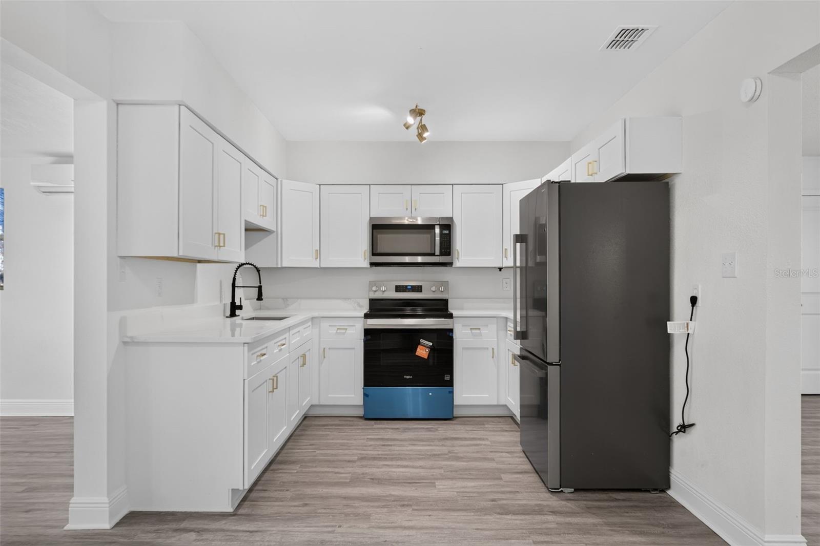 835 POINSETTIA AVENUE, Tarpon Springs, FL 34689