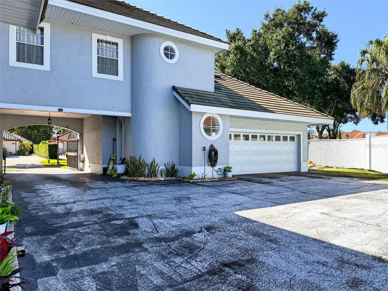 Circular driveway