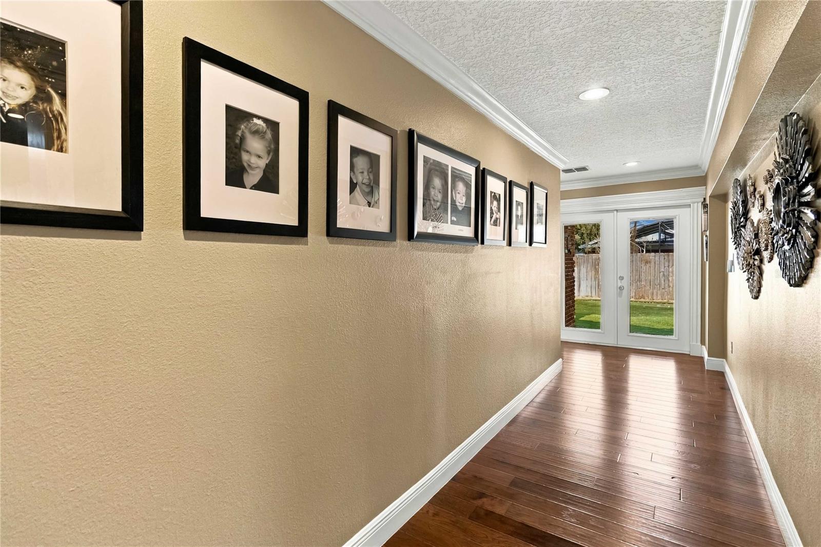 Hall way to private entrance to Split Side