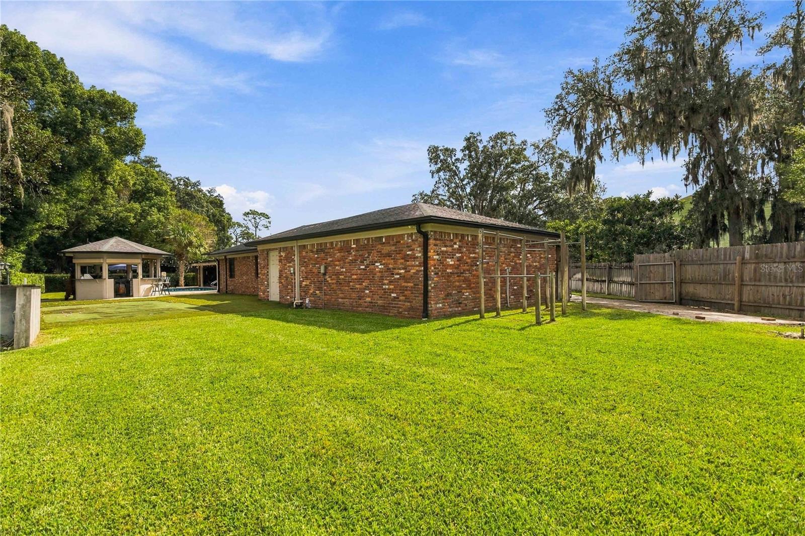 111 PINE TREE LANE, Altamonte Springs, FL 32714