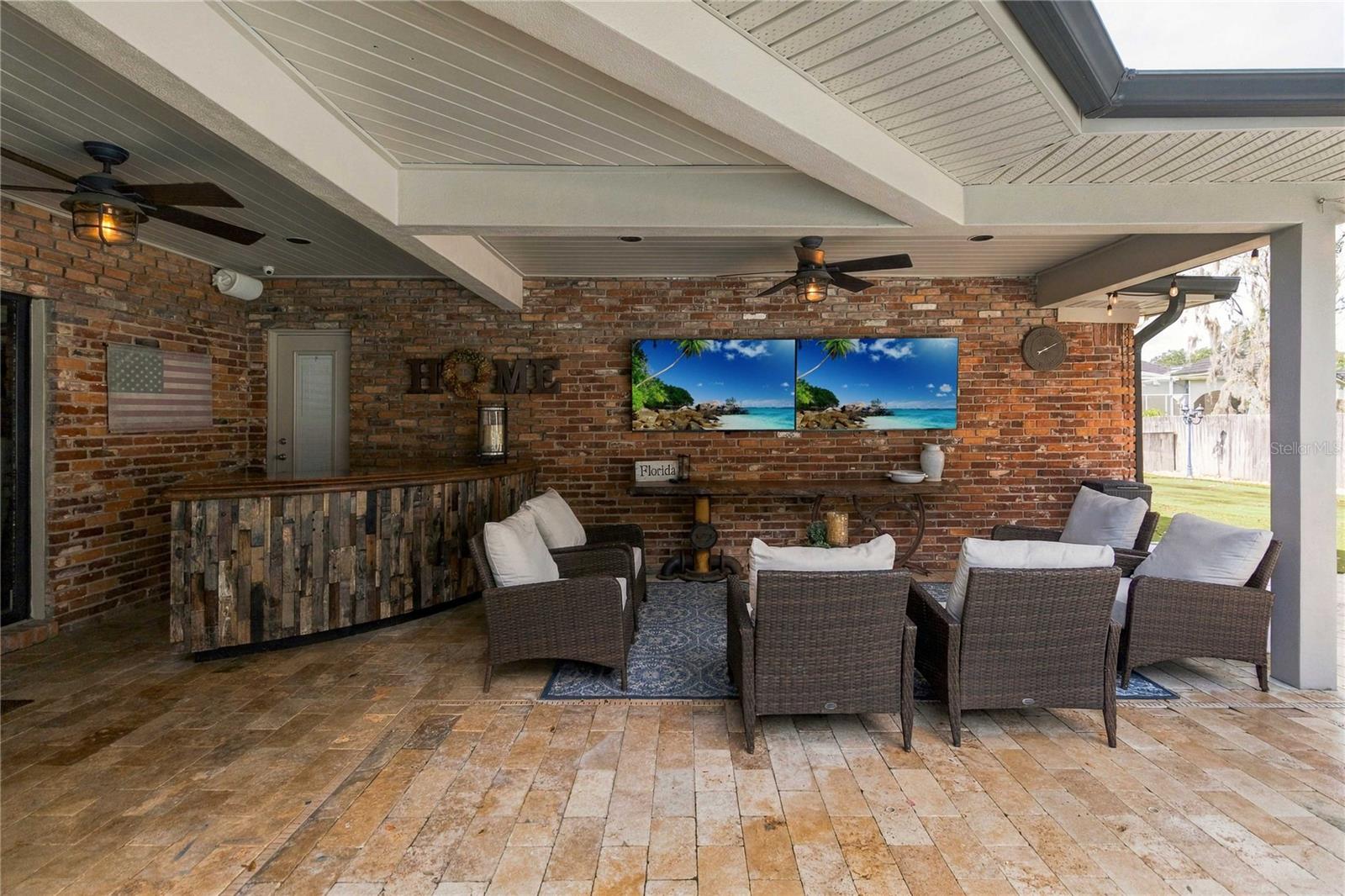 Large Lanai