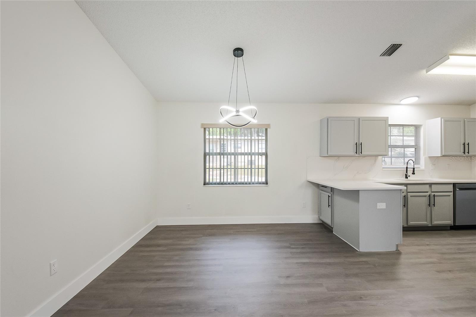 109 N FAULKNER AVENUE, Leesburg, FL 34748