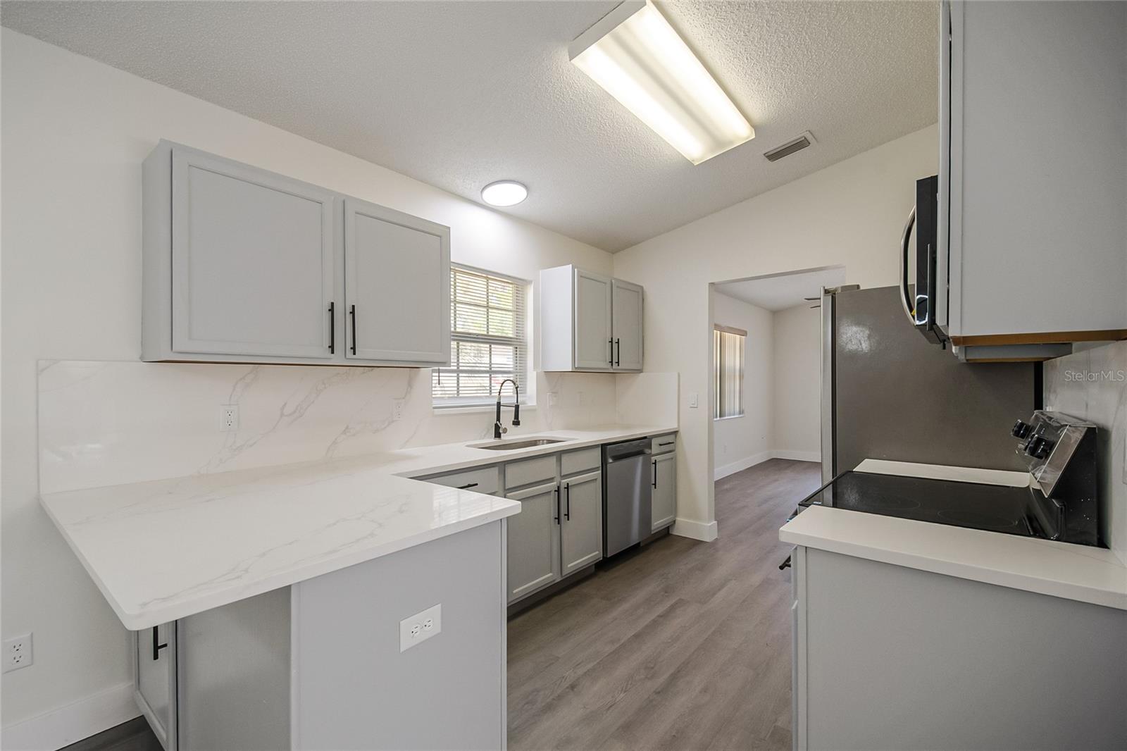 109 N FAULKNER AVENUE, Leesburg, FL 34748