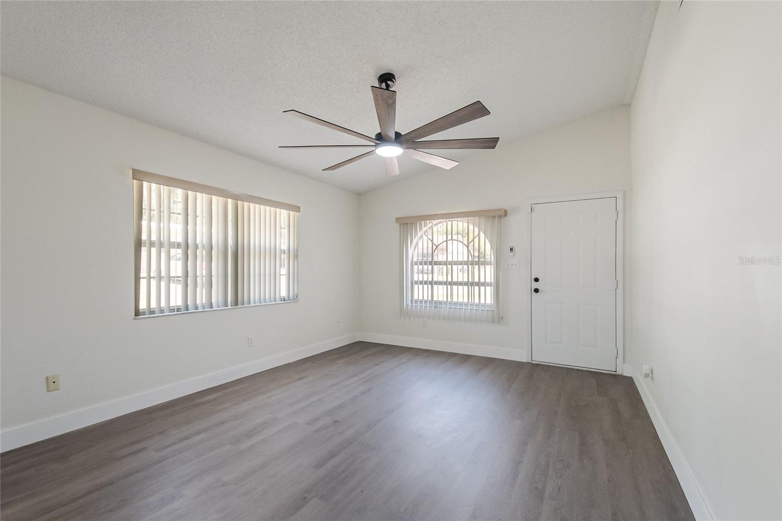 109 N FAULKNER AVENUE, Leesburg, FL 34748