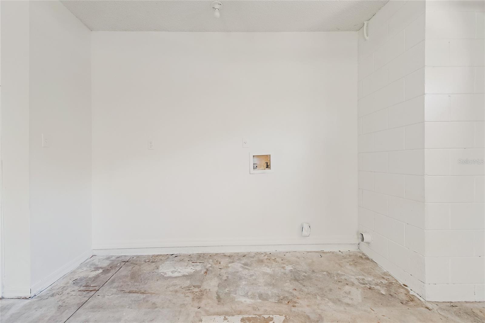 109 N FAULKNER AVENUE, Leesburg, FL 34748