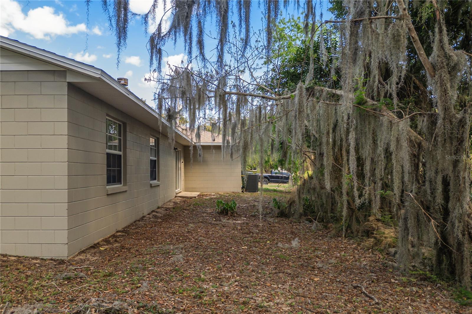 109 N FAULKNER AVENUE, Leesburg, FL 34748