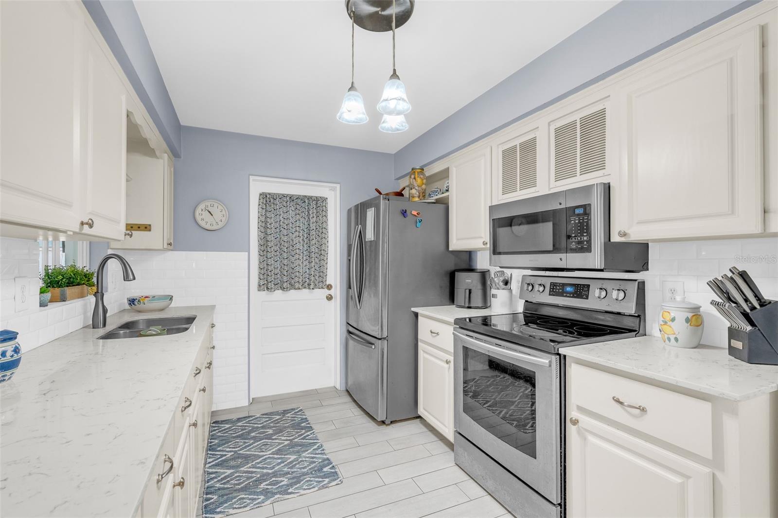 2221 E HARDING ST, Orlando, FL 32806