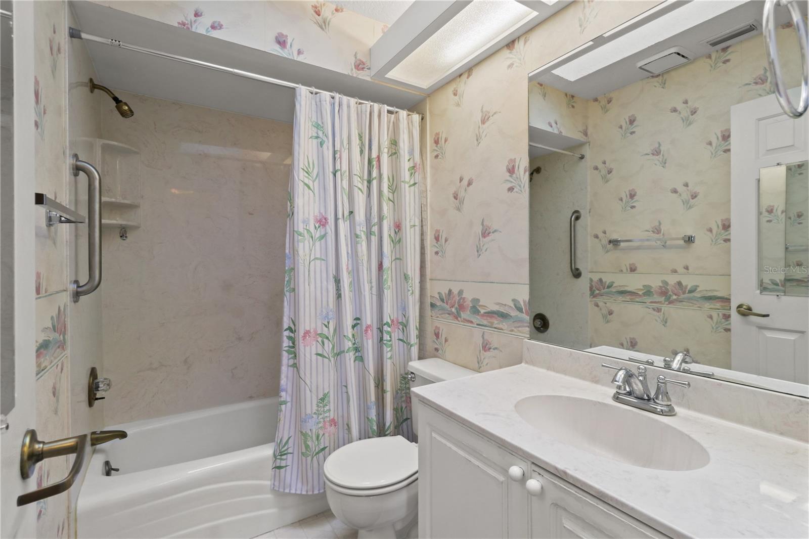 Guest Full Bathroom