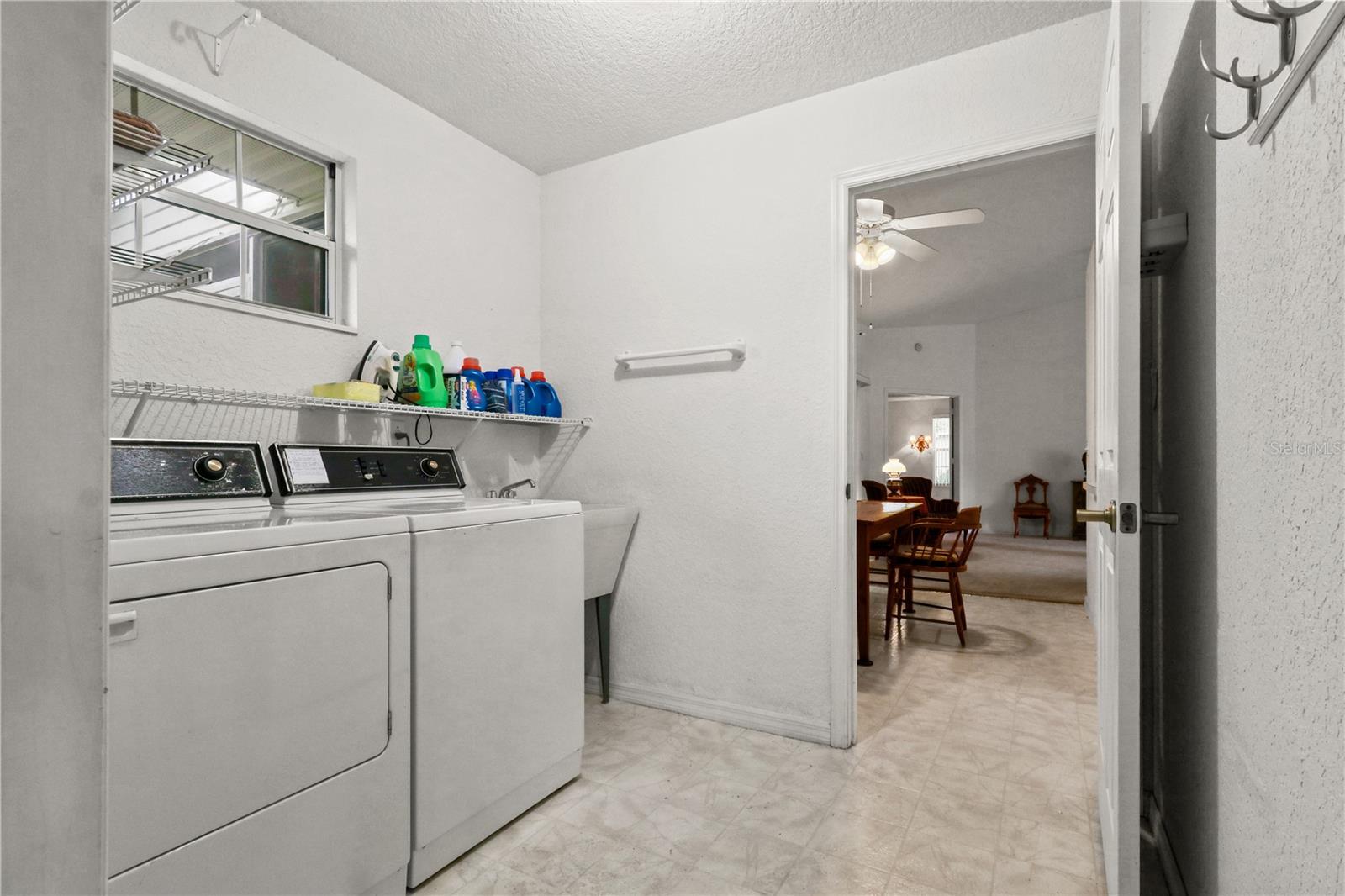 Indoor Laundry with Washer/ Dryer to Convey