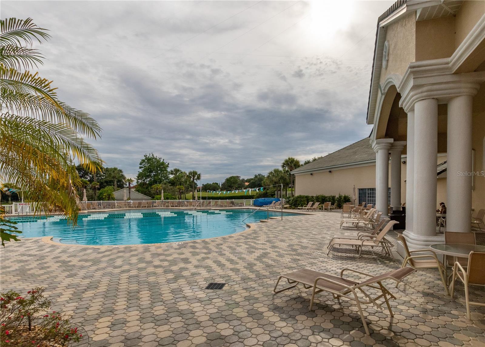 Citrus Hills outside pool